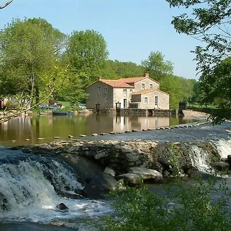 - Les Épesses