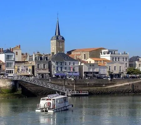 - Les Épesses